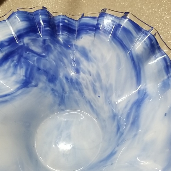 Vintage Art Glass Ruffled Edge Bowl - Picture 5 of 5